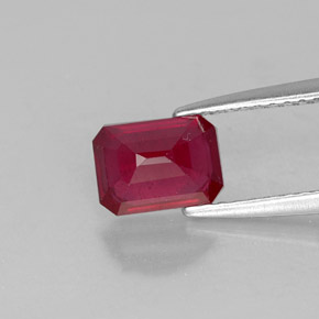 Rubis rouge naturelle taille émeraude, 1,40 ct, SI