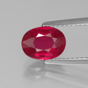 Rubis rouge naturelle coupe ovale, 1,70 ct, SI