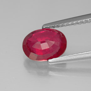 Rubis rouge naturelle coupe ovale, 1,70 ct, SI