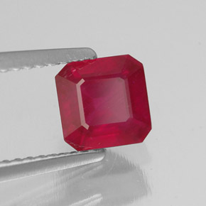 Rubis rouge naturelle taille émeraude, 1,64 ct, SI