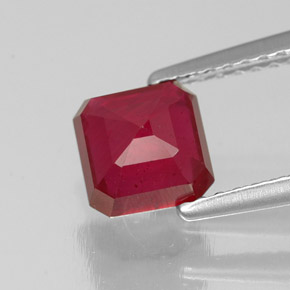 Rubis rouge naturelle taille émeraude, 1,64 ct, SI