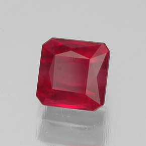 Rubis rouge naturelle taille émeraude, 2,08 ct, SI