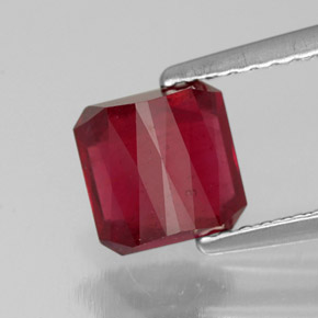 Rubis rouge naturelle taille émeraude, 2,08 ct, SI