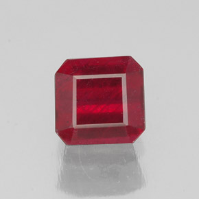 Rubis rouge naturelle taille émeraude, 1,68 ct, SI