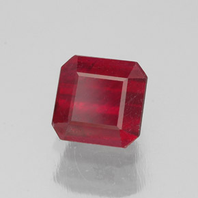 Rubis rouge naturelle taille émeraude, 1,68 ct, SI