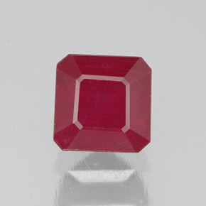Rubis rouge naturelle taille émeraude, 1,90 ct, SI
