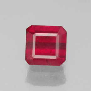 Rubis rouge naturelle taille émeraude, 1,60 ct, SI