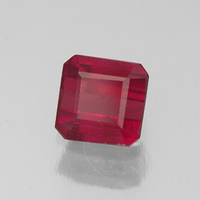 Rubis rouge naturelle taille émeraude, 1,44 ct, SI