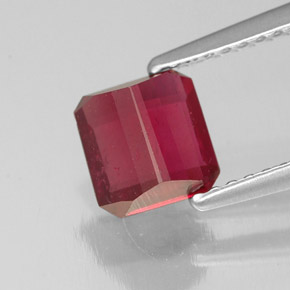 Rubis rouge naturelle taille émeraude, 1,44 ct, SI
