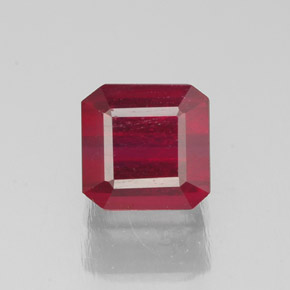 Rubis rouge naturelle taille émeraude, 1,74 ct, SI