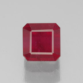 Rubis rouge naturelle taille émeraude, 2,10 ct, SI