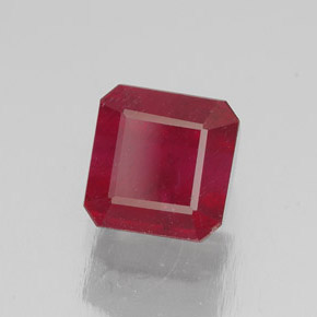 Rubis rouge naturelle taille émeraude, 2,10 ct, SI