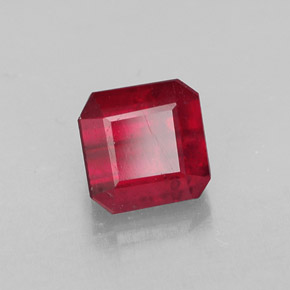 Rubis rouge naturelle taille émeraude, 1,79 ct, SI