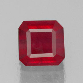 Rubis rouge naturelle taille émeraude, 1,47 ct, SI