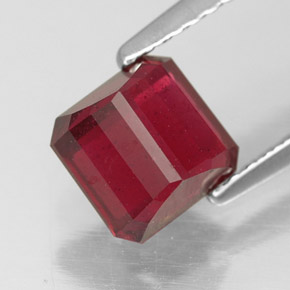 Rubis rouge naturelle taille émeraude, 1,87 ct, SI