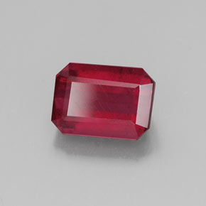 Rubis rouge naturelle taille émeraude, 1,48 ct, SI