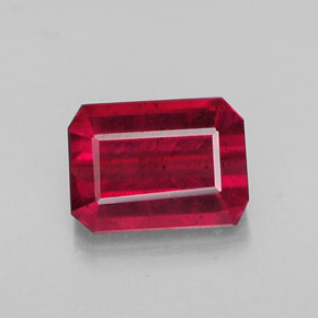Rubis rouge naturelle taille émeraude, 1,30 ct, SI