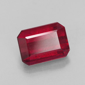 Rubis rouge naturelle taille émeraude, 1,53 ct, SI