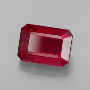 Rubis rouge naturelle taille émeraude, 1,70 ct, SI