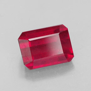Rubis rouge naturelle taille émeraude, 1,73 ct, SI