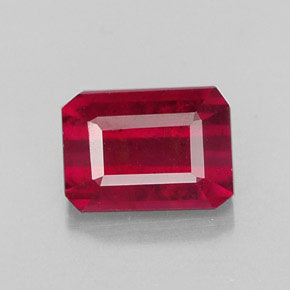 Rubis rouge naturelle taille émeraude, 1,59 ct, SI