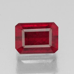 Rubis rouge naturelle taille émeraude, 1,78 ct, SI