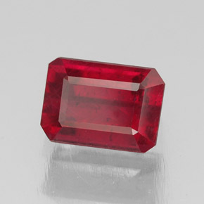 Rubis rouge naturelle taille émeraude, 1,78 ct, SI