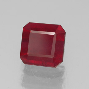 Rubis rouge naturelle taille émeraude, 1,75 ct, SI