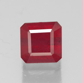 Rubis rouge naturelle taille émeraude, 1,92 ct, SI
