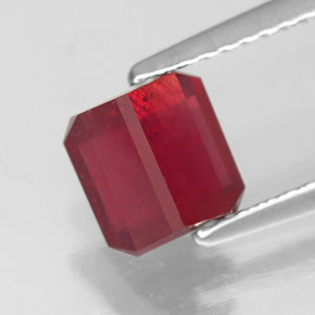 Rubis rouge naturelle taille émeraude, 1,92 ct, SI