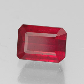Rubis rouge naturelle taille émeraude, 1,69 ct, SI