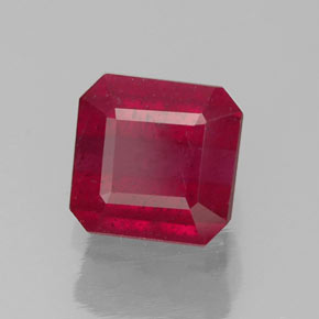 Rubis rouge naturelle taille émeraude, 1,48 ct, SI