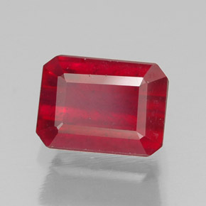 Rubis rouge naturelle taille émeraude, 1,64 ct, SI
