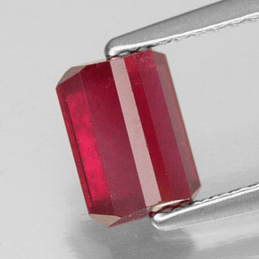 Rubis rouge naturelle taille émeraude, 1,87 ct, SI