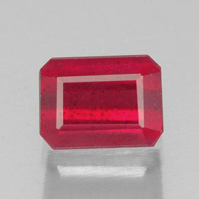 Rubis rouge naturelle taille émeraude, 1,80 ct, SI