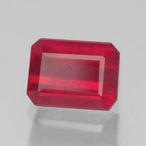 Rubis rouge naturelle taille émeraude, 1,80 ct, SI