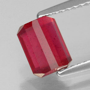 Rubis rouge naturelle taille émeraude, 1,80 ct, SI