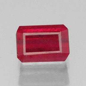 Rubis rouge naturelle taille émeraude, 1,56 ct, SI