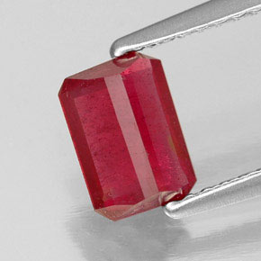 Rubis rouge naturelle taille émeraude, 1,17 ct, SI