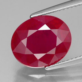 Rubis rouge naturelle coupe ovale, 6,88 ct, SI
