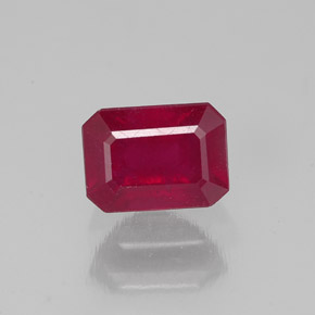 Rubis rouge naturelle taille émeraude, 1,69 ct, SI