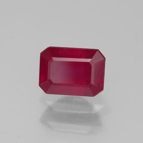 Rubis rouge naturelle taille émeraude, 1,69 ct, SI