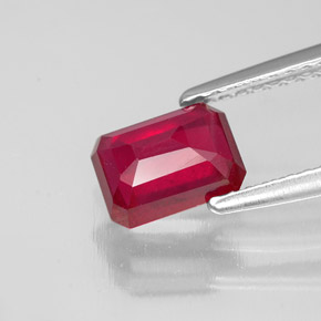 Rubis rouge naturelle taille émeraude, 1,57 ct, SI
