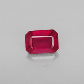 Rubis rouge naturelle taille émeraude, 1,32 ct, SI
