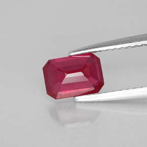Rubis rouge naturelle taille émeraude, 1,32 ct, SI