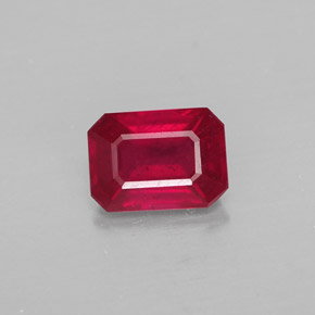 Rubis rouge naturelle taille émeraude, 1,34 ct, SI