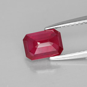 Rubis rouge naturelle taille émeraude, 1,34 ct, SI