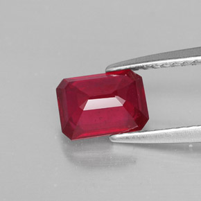 Rubis rouge naturelle taille émeraude, 1,38 ct, SI