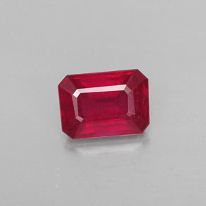 Rubis rouge naturelle taille émeraude, 1,32 ct, SI