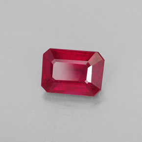Rubis rouge naturelle taille émeraude, 1,32 ct, SI